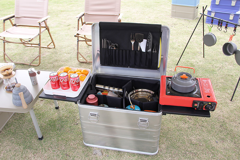 Cajas portátiles de cocina de aluminio para campamento con tablero lateral, divisor y plataforma para organizar