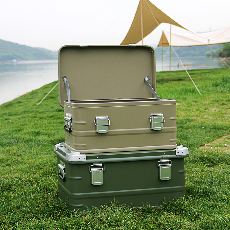 Cajas y contenedores de aluminio para acampar y viajar en coche al aire libre