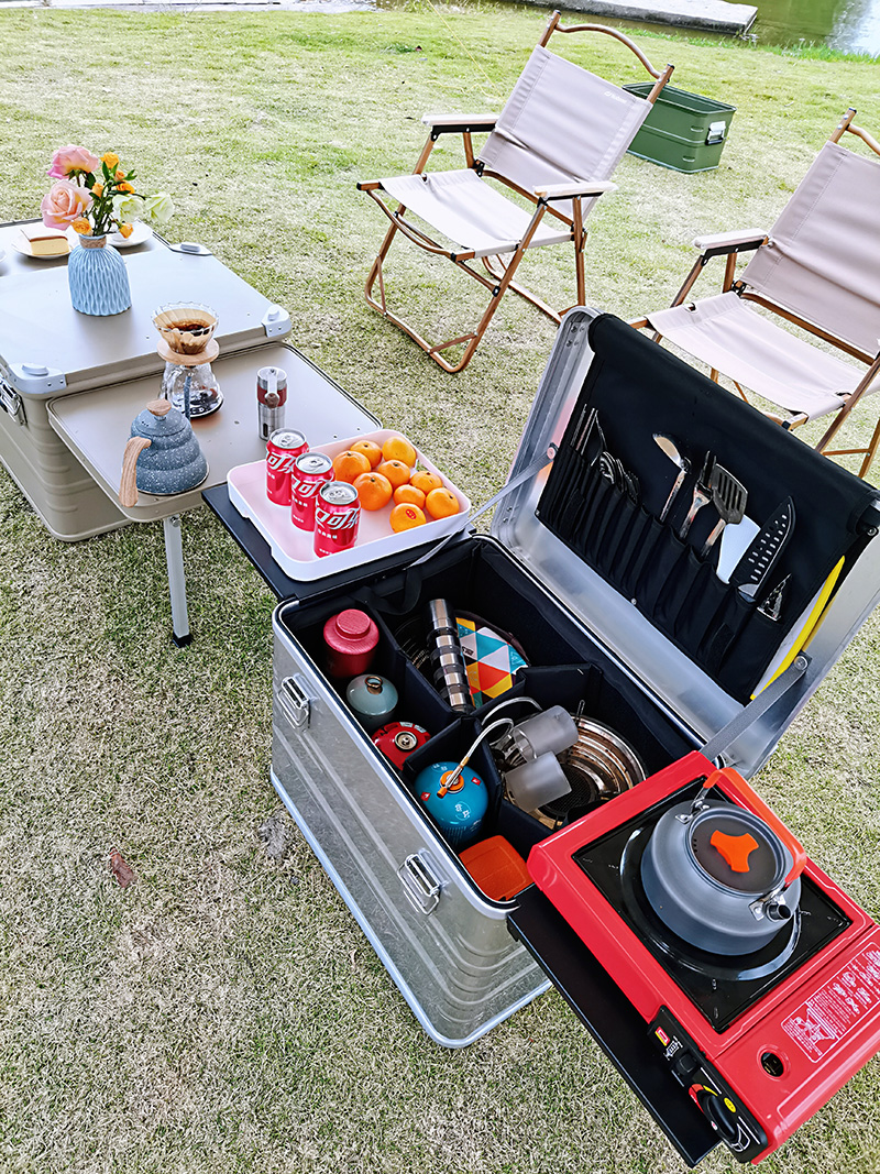 Cajas portátiles de cocina de aluminio para campamento con tablero lateral, divisor y plataforma para organizar