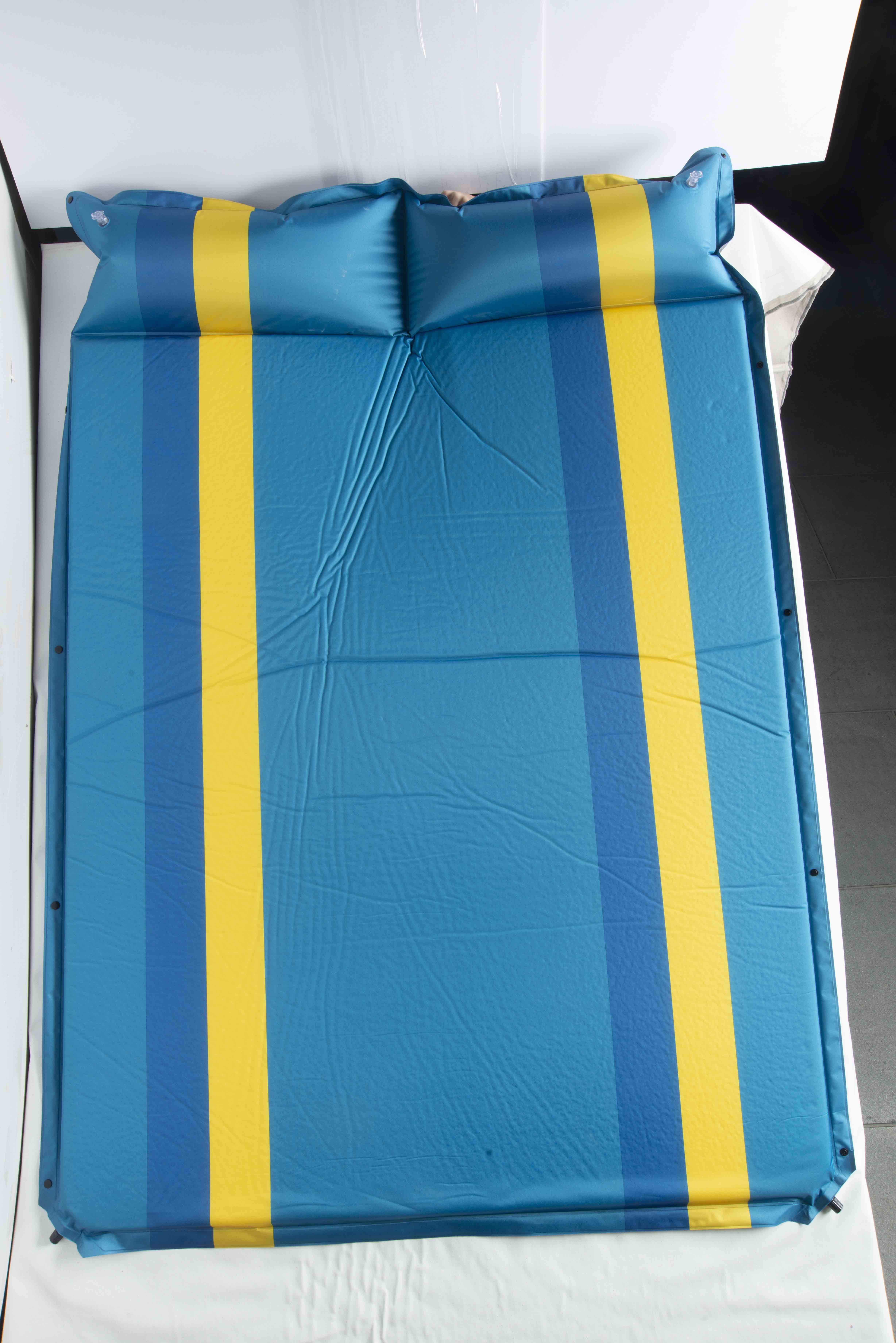 Colchonetas de camping dobles autoinflables con almohada